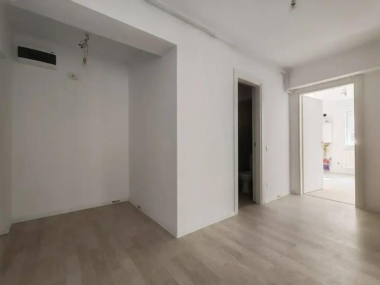 Apartament cu 3 camere decomandat în Theodor Pallady