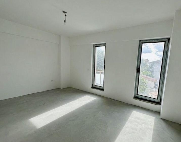 Apartament cu 3 camere decomandat în Aviației