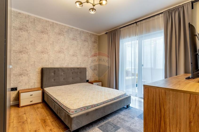 Apartament cu 3 camere semidecomandat, mobilat în Florești