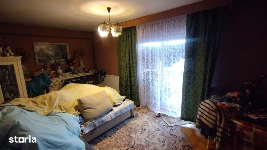 Apartament cu 4 camere decomandat în Dacia