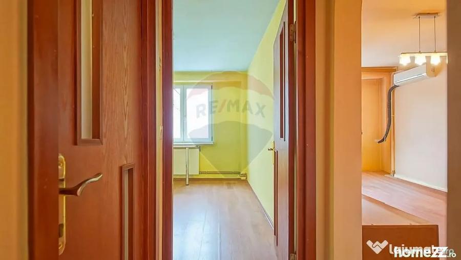Apartament cu 3 camere decomandat în Astra