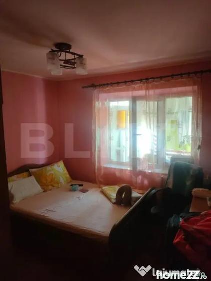 Apartament cu 3 camere decomandat în Siret