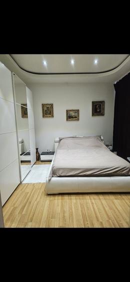 Casă cu 2 camere decomandat în Tineretului