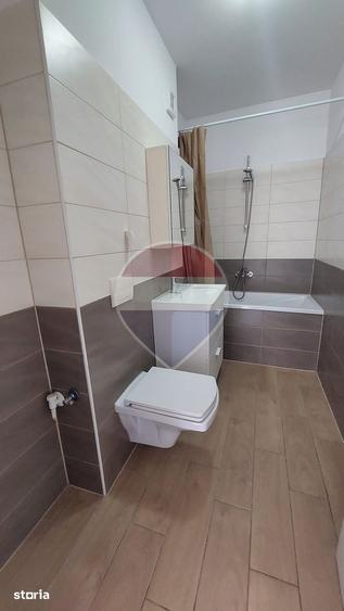 Apartament cu 2 camere decomandat în Tractorul