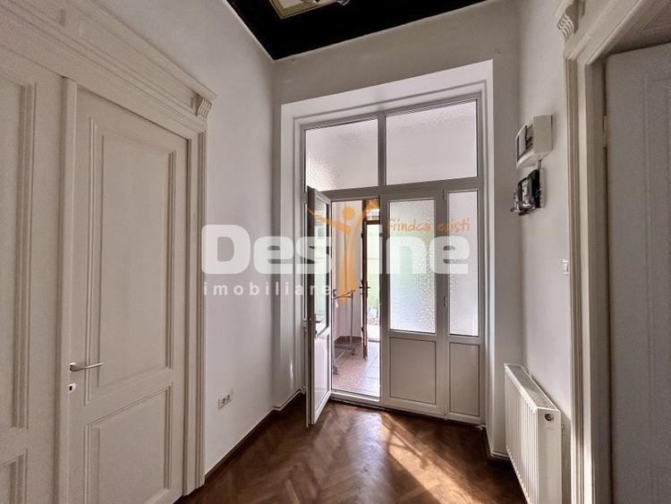 Casă individuală cu 9 camere cu Canalizare în Gheorghe Doja