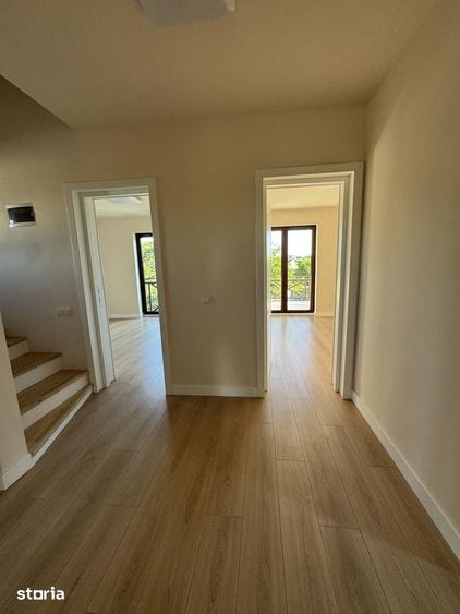 Casă cu 7 camere cu Teren 1146 Mp în Crevedia