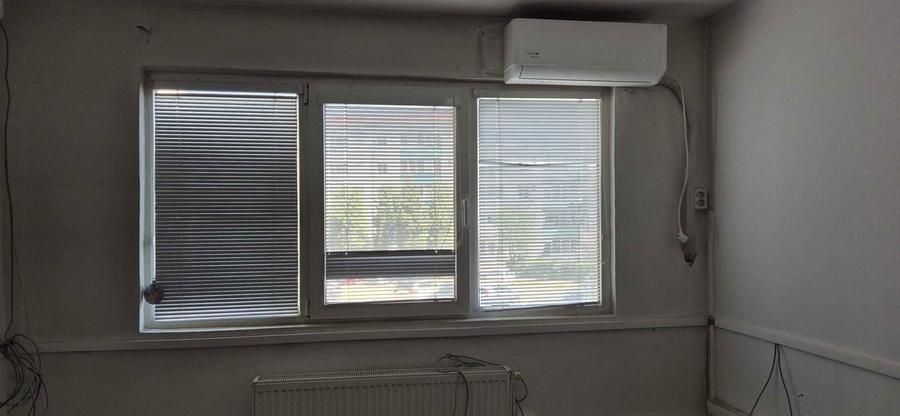 Apartament cu 3 camere semidecomandat în Govândari