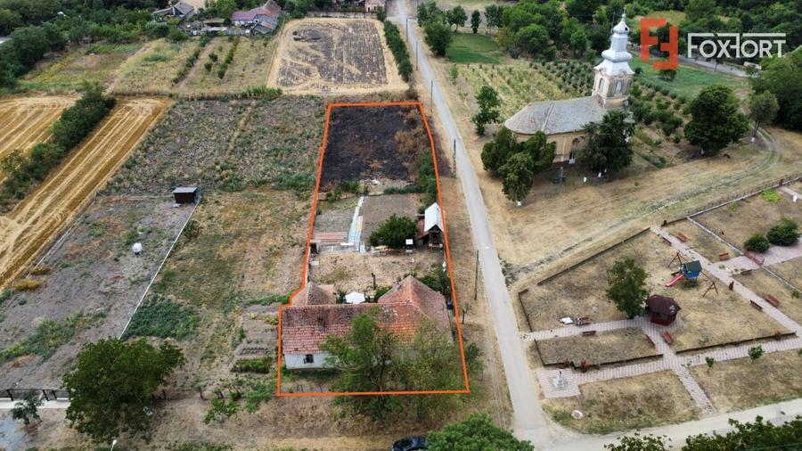 Casă individuală cu 4 camere cu Teren 2208 Mp în Folea