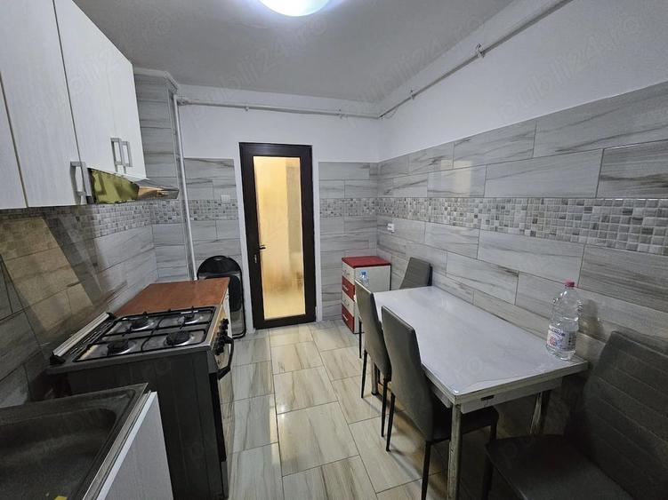 Apartament cu 2 camere semidecomandat în Podul de Piatră