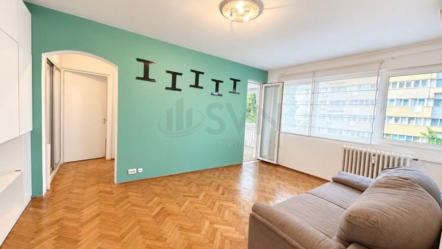 Apartament cu 3 camere semidecomandat în Bucureștii Noi