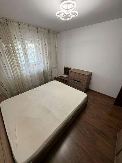 Apartament cu 3 camere semidecomandat în Gării