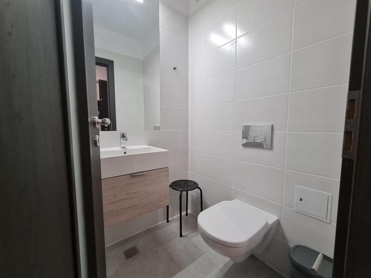 Apartament cu 3 camere decomandat în Barbu Văcărescu