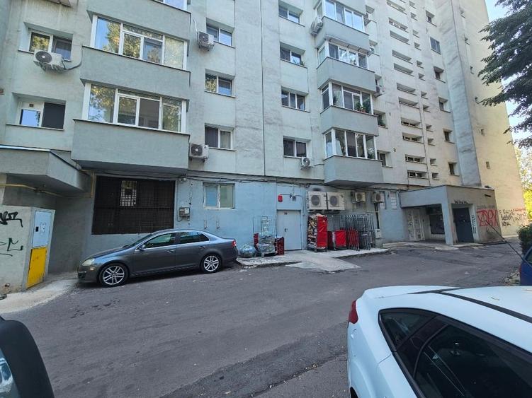 Spațiu comercial, de 107 mp, în Titan