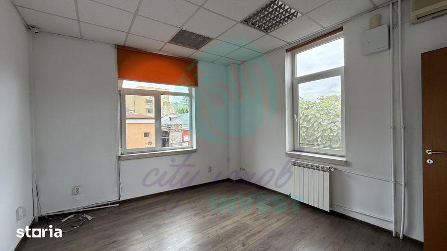 Casă cu 9 camere cu Teren 107 Mp în Moșilor