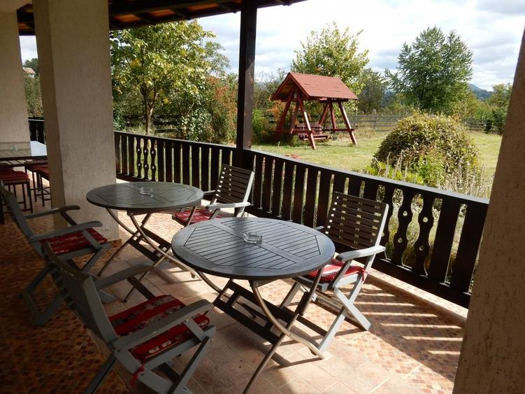 Casă individuală cu 12 camere cu Teren 2250 Mp în Bran