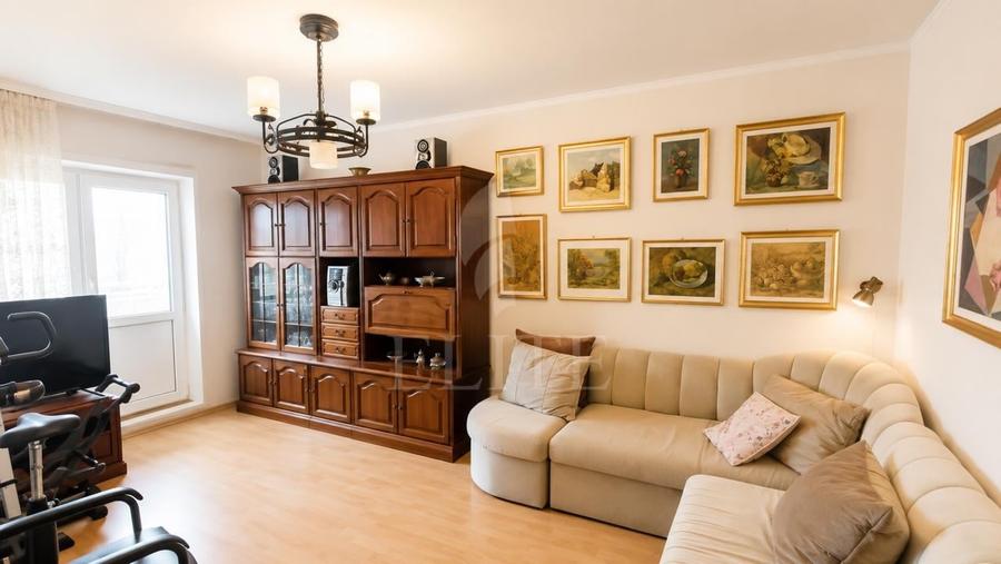 Apartament cu 4 camere decomandat în Zorilor