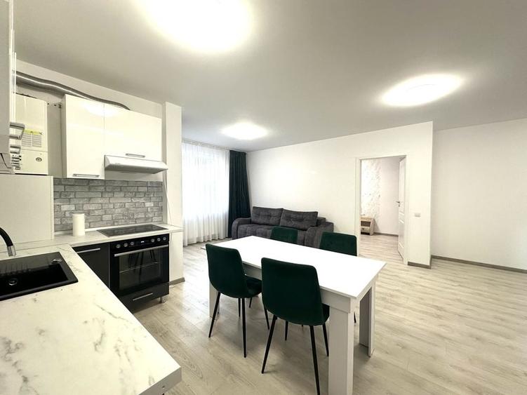 Apartament cu 3 camere semidecomandat în Florești