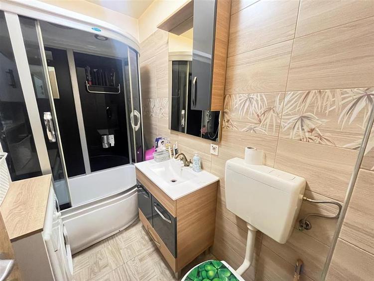 Apartament cu 3 camere semidecomandat, mobilat în Turnișor