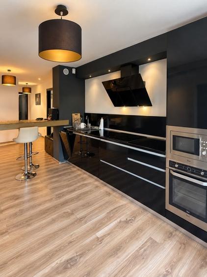 Apartament cu 3 camere decomandat în Pandurilor