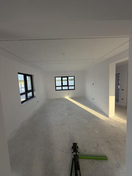 Casă cu 4 camere în Exterior Vest