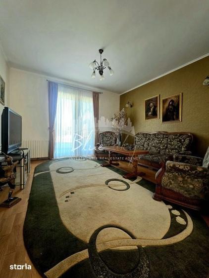 Casă cu 6 camere cu Teren 1642 Mp în Central