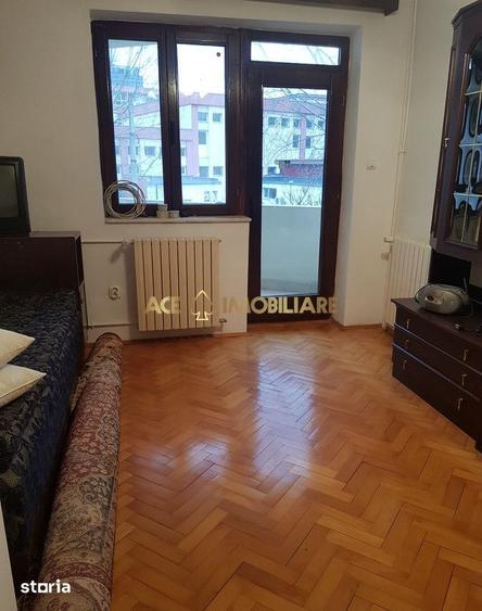 Apartament cu 4 camere, mobilat în Regie