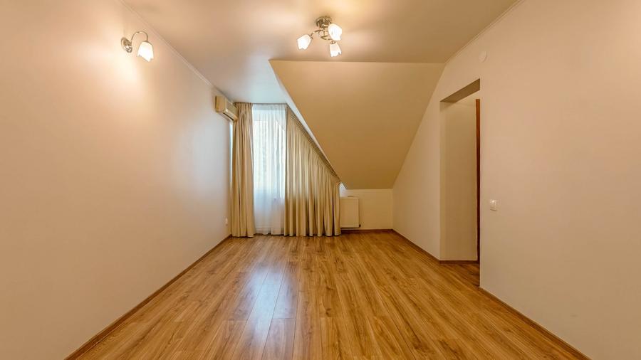 Duplex cu 6 camere cu Canalizare în Odăi