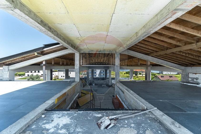 Casă cu 3 camere cu Teren 1707 Mp în Central
