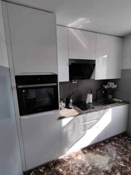 Apartament cu 4 camere semidecomandat în Central