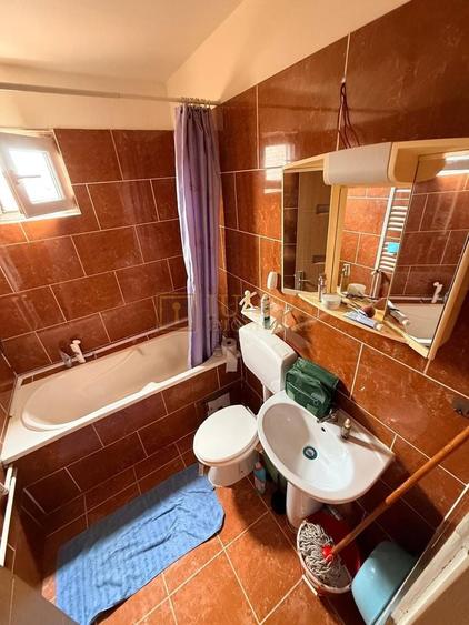 Apartament cu 3 camere decomandat în Dâmbovița