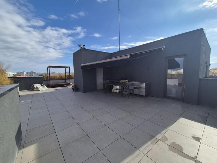 Penthouse cu 3 camere decomandat în Dacia