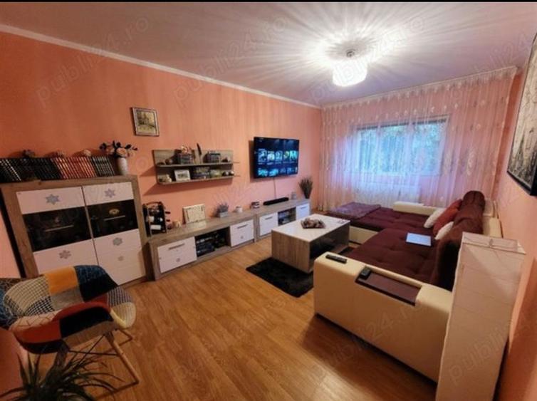 Apartament cu 3 camere decomandat, mobilat în Aradului