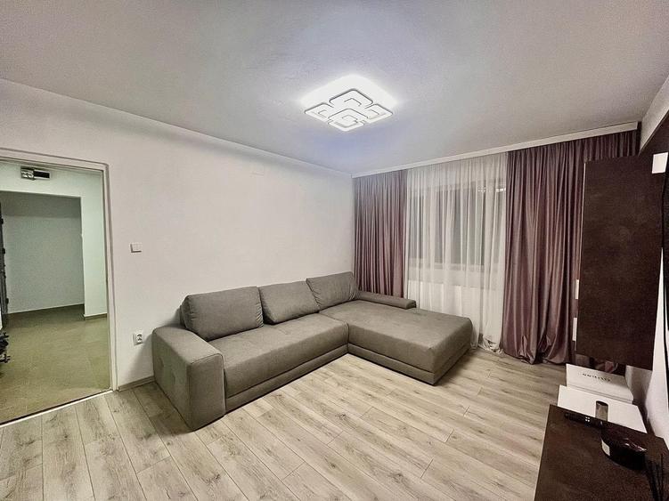 Apartament cu 3 camere semidecomandat în Dacia