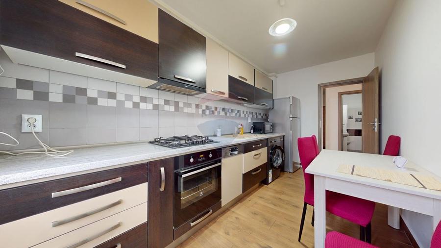 Apartament cu 2 camere decomandat, mobilat în Tractorul