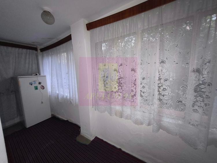 Casă individuală cu 4 camere cu Canalizare în Mihai Bravu