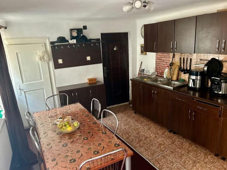 Apartament cu 4 camere nedecomandat în Drumul Carului