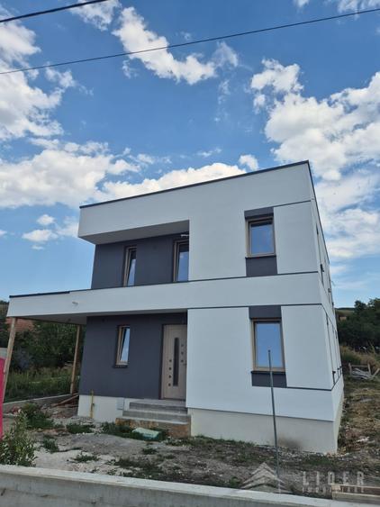Casă individuală cu 5 camere cu Canalizare în Borhanci
