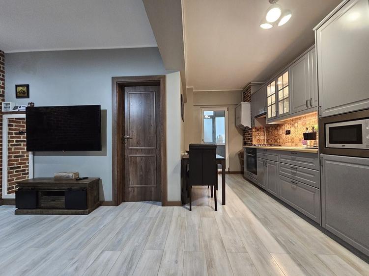 Apartament cu 2 camere decomandat, mobilat în Casa de Cultură