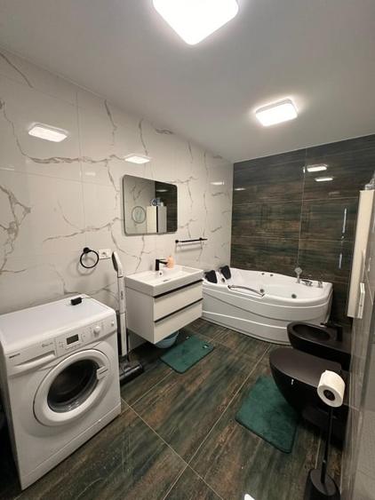 Apartament cu 3 camere decomandat, mobilat în Exterior Sud