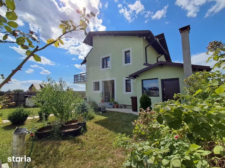 Casă cu 5 camere cu Teren 500 Mp în Războieni