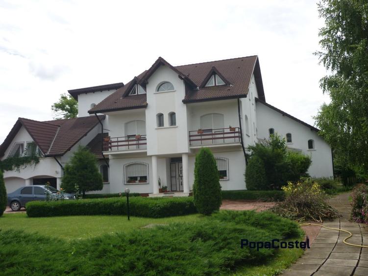 Casă individuală cu 10 camere cu Canalizare în Breaza de Sus
