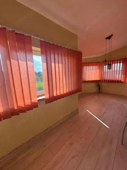 Casă cu Teren 2500 Mp în Siret