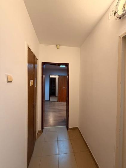 Apartament cu 3 camere semidecomandat în Pantelimon
