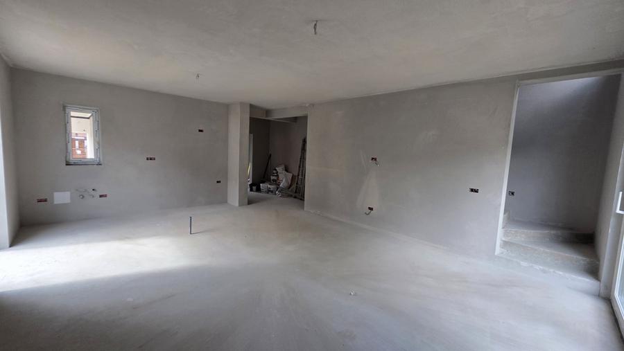 Duplex cu 4 camere cu Canalizare în Dumbrăvița