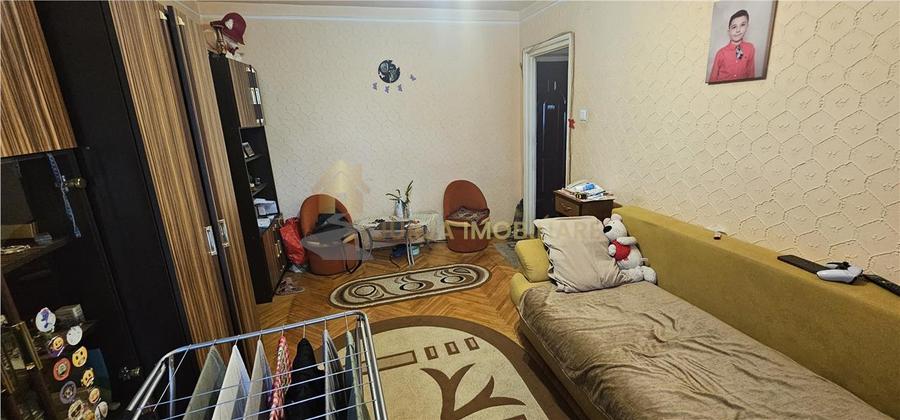 Apartament cu 4 camere semidecomandat, mobilat în Mănăștur