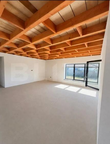 Casă cu 5 camere cu Teren 600 Mp în Tărlungeni