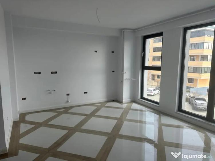 Apartament cu 2 camere decomandat în Tomis Plus