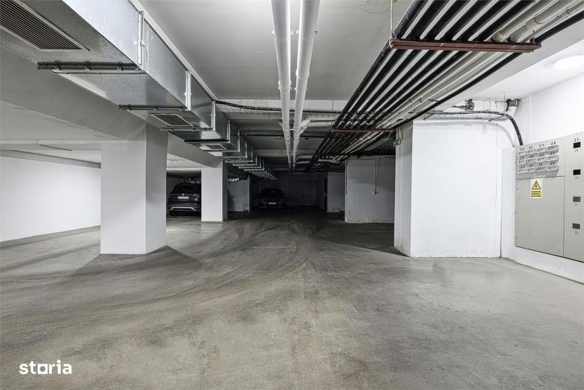 Apartament cu 3 camere semidecomandat în Victoriei