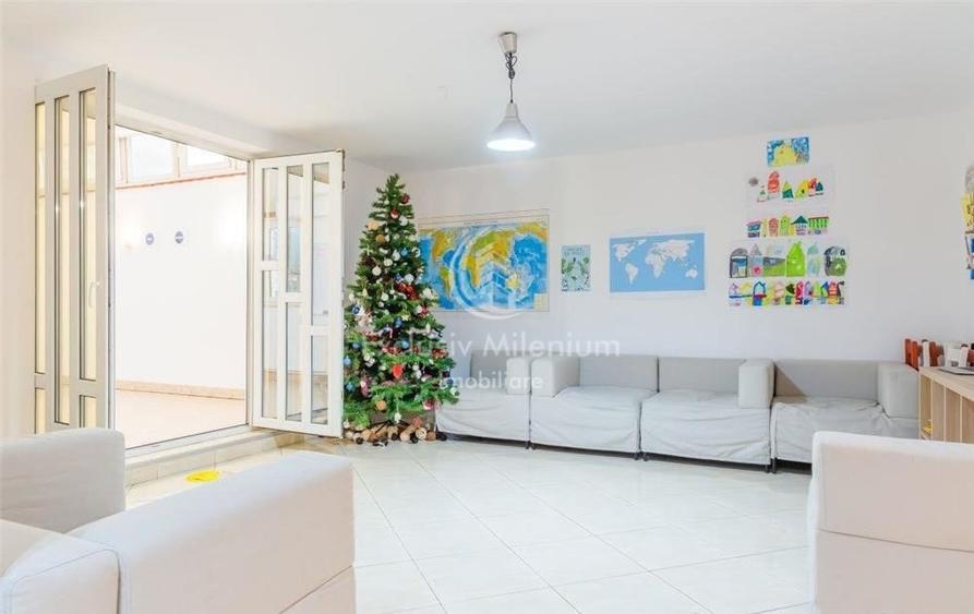 Casă individuală cu 15 camere cu Canalizare în Banu Manta