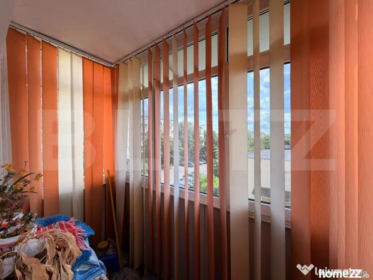 Apartament cu 3 camere semidecomandat în Cornitoiu